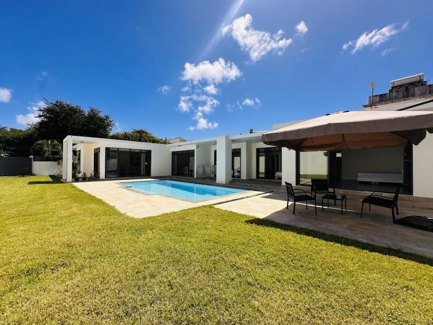 villa de plain-pied avec jardin et piscine dans le nord de l'île Maurice, adaptée à une retraite